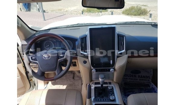 Buy Import Toyota Land Cruiser White Car in Import - Dubai in Belait Buy Import Toyota Land Cruiser White Car in Import - Dubai in Belait