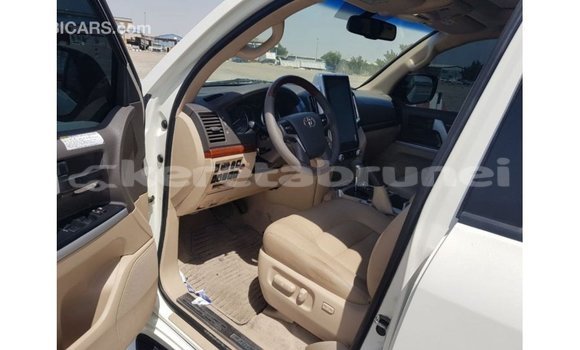 Buy Import Toyota Land Cruiser White Car in Import - Dubai in Belait Buy Import Toyota Land Cruiser White Car in Import - Dubai in Belait