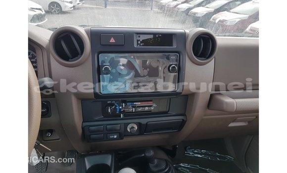 Buy Import Toyota Land Cruiser Beige Car in Import - Dubai in Belait Buy Import Toyota Land Cruiser Beige Car in Import - Dubai in Belait