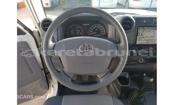 Buy Import Toyota Land Cruiser White Car in Import - Dubai in Belait Buy Import Toyota Land Cruiser White Car in Import - Dubai in Belait