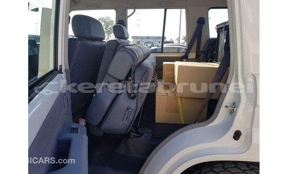 Buy Import Toyota Land Cruiser White Car in Import - Dubai in Belait Buy Import Toyota Land Cruiser White Car in Import - Dubai in Belait
