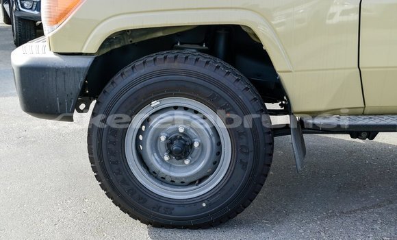 Buy Import Toyota Land Cruiser Beige Car in Import - Dubai in Belait Buy Import Toyota Land Cruiser Beige Car in Import - Dubai in Belait
