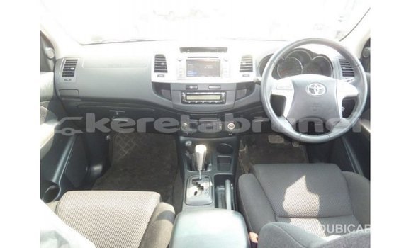 Buy Import Toyota Hilux White Car in Import - Dubai in Belait Buy Import Toyota Hilux White Car in Import - Dubai in Belait
