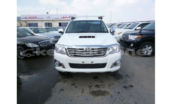 Buy Import Toyota Hilux White Car in Import - Dubai in Belait Buy Import Toyota Hilux White Car in Import - Dubai in Belait