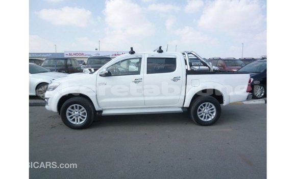 Buy Import Toyota Hilux White Car in Import - Dubai in Belait Buy Import Toyota Hilux White Car in Import - Dubai in Belait