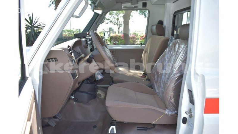 Big with watermark toyota land cruiser belait import dubai 3591