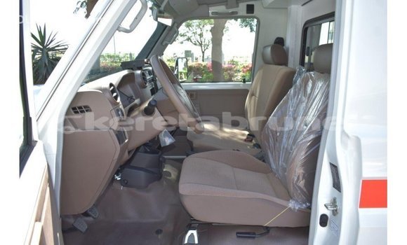 Buy Import Toyota Land Cruiser White Car in Import - Dubai in Belait Buy Import Toyota Land Cruiser White Car in Import - Dubai in Belait