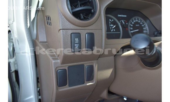Buy Import Toyota Land Cruiser White Car in Import - Dubai in Belait Buy Import Toyota Land Cruiser White Car in Import - Dubai in Belait