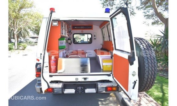 Buy Import Toyota Land Cruiser White Car in Import - Dubai in Belait Buy Import Toyota Land Cruiser White Car in Import - Dubai in Belait