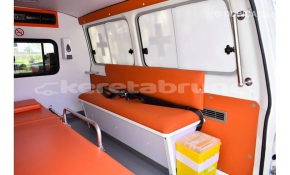 Buy Import Toyota Land Cruiser White Car in Import - Dubai in Belait Buy Import Toyota Land Cruiser White Car in Import - Dubai in Belait