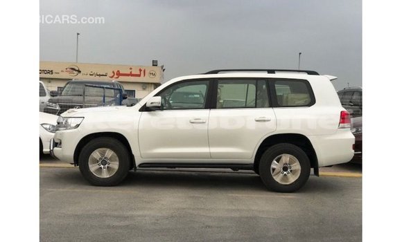 Buy Import Toyota Land Cruiser White Car in Import - Dubai in Belait Buy Import Toyota Land Cruiser White Car in Import - Dubai in Belait