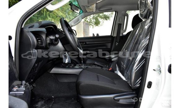 Buy Import Toyota Hilux White Car in Import - Dubai in Belait Buy Import Toyota Hilux White Car in Import - Dubai in Belait