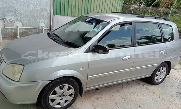 Buy Used Kia Carens Silver Car in Bandar Seri Begawan in Brunei-Muara