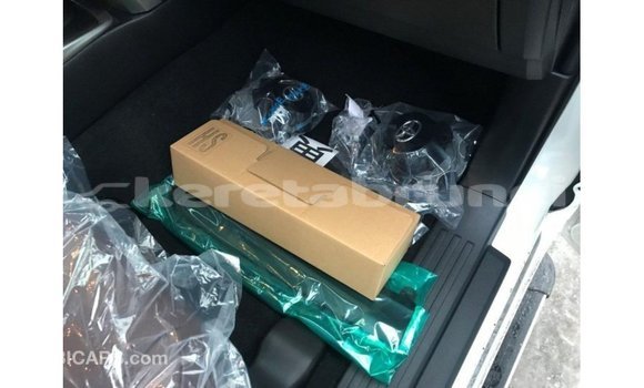 Buy Import Toyota HiAce White Truck in Import - Dubai in Belait Buy Import Toyota HiAce White Truck in Import - Dubai in Belait