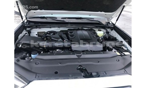 Buy Import Toyota HiAce White Truck in Import - Dubai in Belait Buy Import Toyota HiAce White Truck in Import - Dubai in Belait