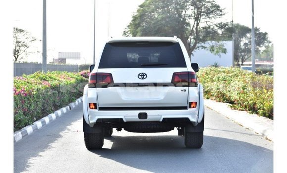 Buy Import Toyota Land Cruiser White Car in Import - Dubai in Belait Buy Import Toyota Land Cruiser White Car in Import - Dubai in Belait