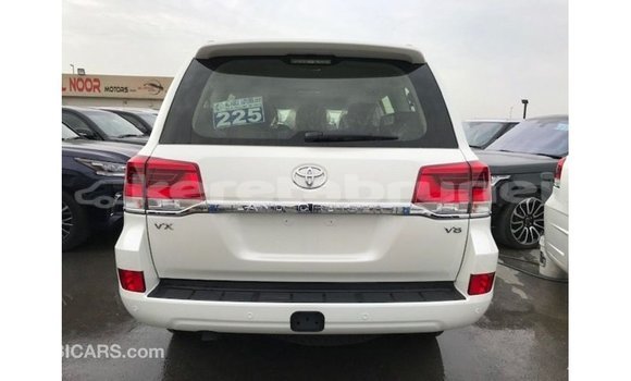 Buy Import Toyota Land Cruiser White Car in Import - Dubai in Belait Buy Import Toyota Land Cruiser White Car in Import - Dubai in Belait
