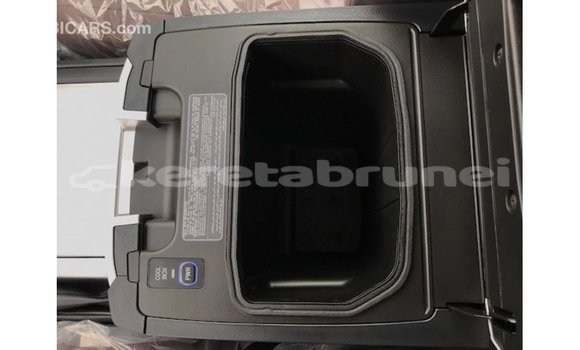 Buy Import Toyota Land Cruiser White Car in Import - Dubai in Belait Buy Import Toyota Land Cruiser White Car in Import - Dubai in Belait