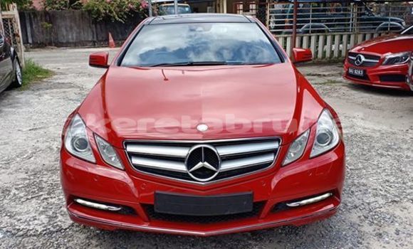 Buy Used Mercedes-Benz E-klasse Red Car in Bandar Seri Begawan in Brunei-Muara