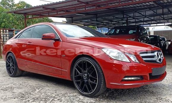 Buy Used Mercedes-Benz E-klasse Red Car in Bandar Seri Begawan in Brunei-Muara Buy Used Mercedes-Benz E-klasse Red Car in Bandar Seri Begawan in Brunei-Muara