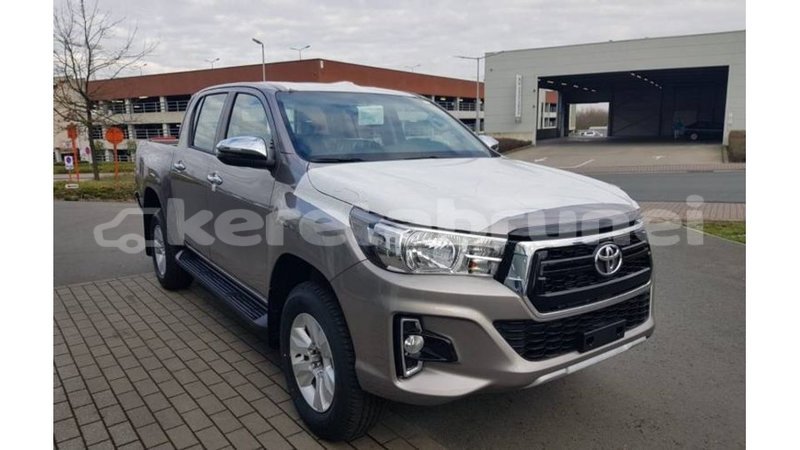 Big with watermark toyota hilux belait import dubai 3652