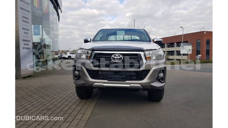 Big with watermark toyota hilux belait import dubai 3652