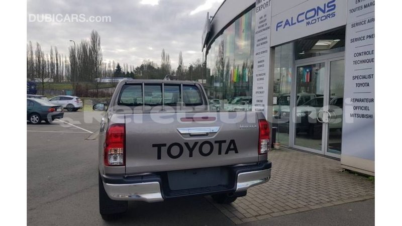 Big with watermark toyota hilux belait import dubai 3652