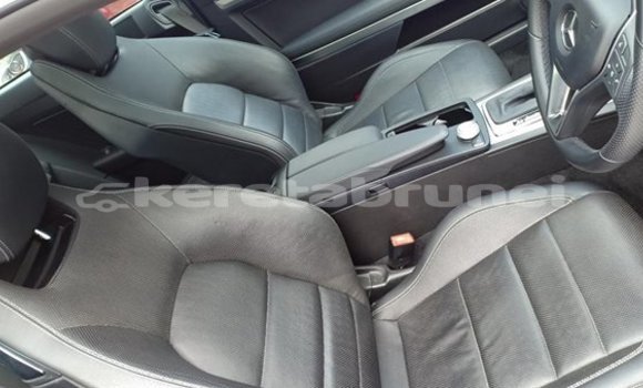 Buy Used Mercedes-Benz E-klasse Red Car in Bandar Seri Begawan in Brunei-Muara Buy Used Mercedes-Benz E-klasse Red Car in Bandar Seri Begawan in Brunei-Muara