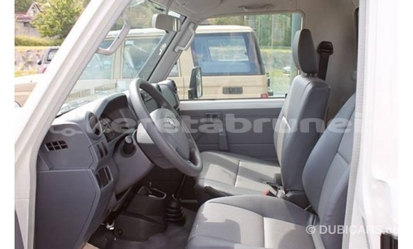 Buy Import Toyota Land Cruiser White Car in Import - Dubai in Belait Buy Import Toyota Land Cruiser White Car in Import - Dubai in Belait