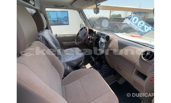 Buy Import Toyota DA Beige Truck in Import - Dubai in Belait Buy Import Toyota DA Beige Truck in Import - Dubai in Belait