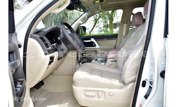 Buy Import Toyota Land Cruiser White Car in Import - Dubai in Belait Buy Import Toyota Land Cruiser White Car in Import - Dubai in Belait