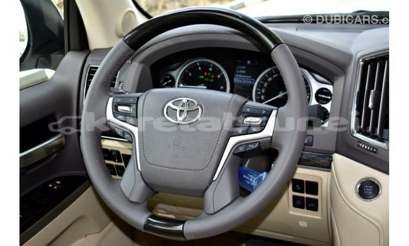 Buy Import Toyota Land Cruiser White Car in Import - Dubai in Belait Buy Import Toyota Land Cruiser White Car in Import - Dubai in Belait