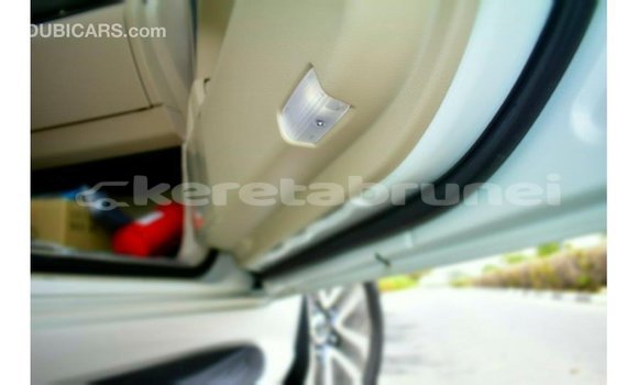 Buy Import Toyota Land Cruiser White Car in Import - Dubai in Belait Buy Import Toyota Land Cruiser White Car in Import - Dubai in Belait