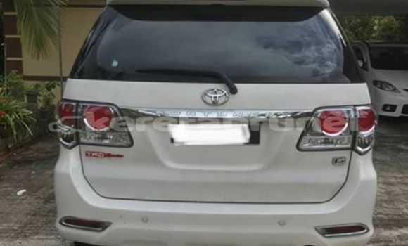 Buy Used Toyota Fortuner White Car in Bandar Seri Begawan in Brunei-Muara Buy Used Toyota Fortuner White Car in Bandar Seri Begawan in Brunei-Muara