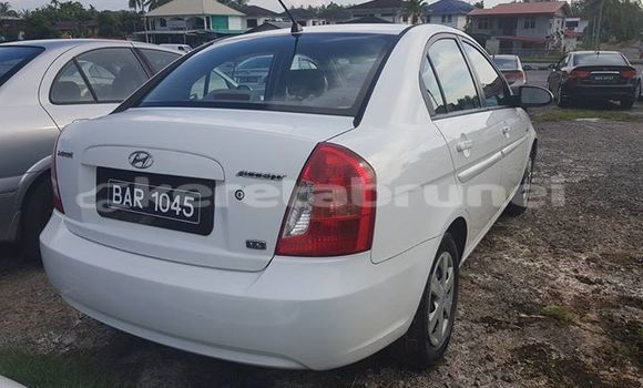 Buy Used Hyundai Accent White Car in Bandar Seri Begawan in Brunei-Muara Buy Used Hyundai Accent White Car in Bandar Seri Begawan in Brunei-Muara