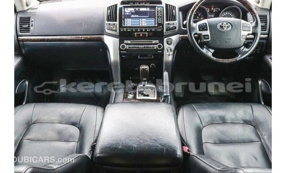 Buy Import Toyota Land Cruiser White Car in Import - Dubai in Belait Buy Import Toyota Land Cruiser White Car in Import - Dubai in Belait