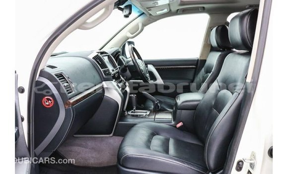 Buy Import Toyota Land Cruiser White Car in Import - Dubai in Belait Buy Import Toyota Land Cruiser White Car in Import - Dubai in Belait