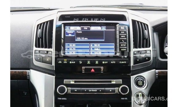 Buy Import Toyota Land Cruiser White Car in Import - Dubai in Belait Buy Import Toyota Land Cruiser White Car in Import - Dubai in Belait