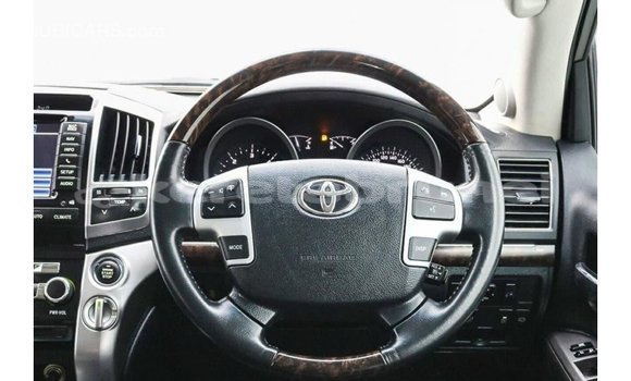 Buy Import Toyota Land Cruiser White Car in Import - Dubai in Belait Buy Import Toyota Land Cruiser White Car in Import - Dubai in Belait