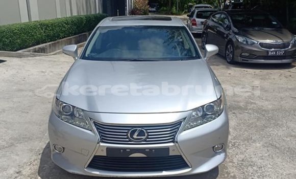 Buy Used Lexus ES Silver Car in Bandar Seri Begawan in Brunei-Muara