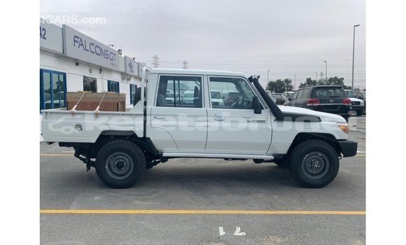 Buy Import Toyota Land Cruiser White Car in Import - Dubai in Belait Buy Import Toyota Land Cruiser White Car in Import - Dubai in Belait