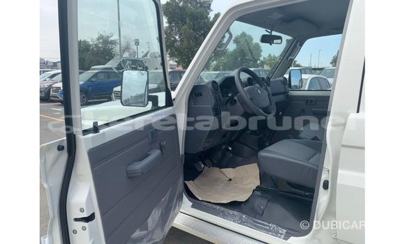 Buy Import Toyota Land Cruiser White Car in Import - Dubai in Belait Buy Import Toyota Land Cruiser White Car in Import - Dubai in Belait