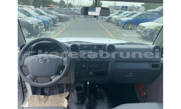 Buy Import Toyota Land Cruiser White Car in Import - Dubai in Belait Buy Import Toyota Land Cruiser White Car in Import - Dubai in Belait