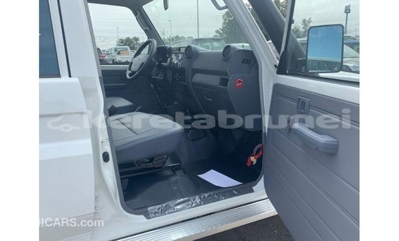 Buy Import Toyota Land Cruiser White Car in Import - Dubai in Belait Buy Import Toyota Land Cruiser White Car in Import - Dubai in Belait