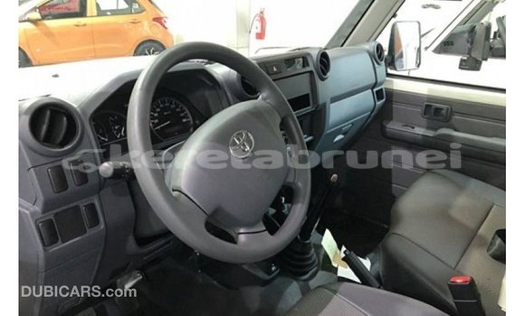Buy Import Toyota Land Cruiser White Car in Import - Dubai in Belait Buy Import Toyota Land Cruiser White Car in Import - Dubai in Belait