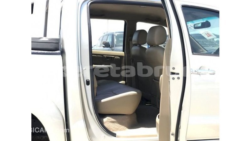 Big with watermark toyota hilux belait import dubai 3700