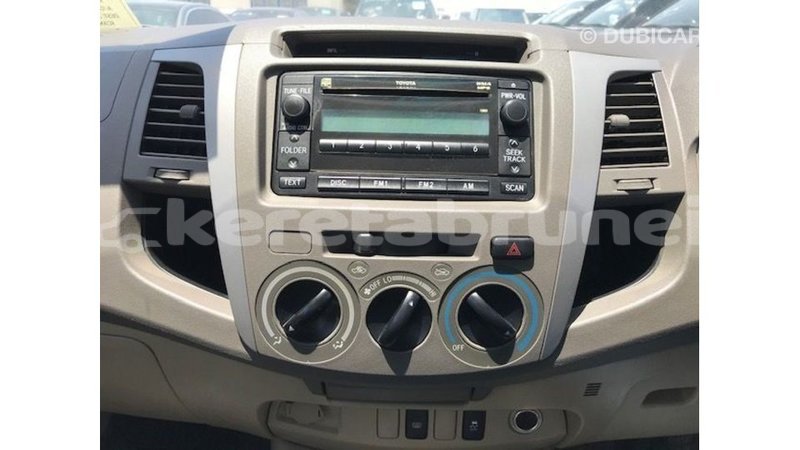 Big with watermark toyota hilux belait import dubai 3700