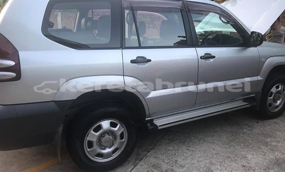 Buy Used Toyota Land Cruiser Prado Silver Car in Bandar Seri Begawan in Brunei-Muara Buy Used Toyota Land Cruiser Prado Silver Car in Bandar Seri Begawan in Brunei-Muara