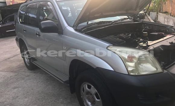 Buy Used Toyota Land Cruiser Prado Silver Car in Bandar Seri Begawan in Brunei-Muara Buy Used Toyota Land Cruiser Prado Silver Car in Bandar Seri Begawan in Brunei-Muara