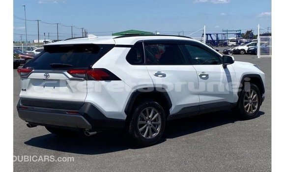 Buy Import Toyota HiAce White Truck in Import - Dubai in Belait Buy Import Toyota HiAce White Truck in Import - Dubai in Belait